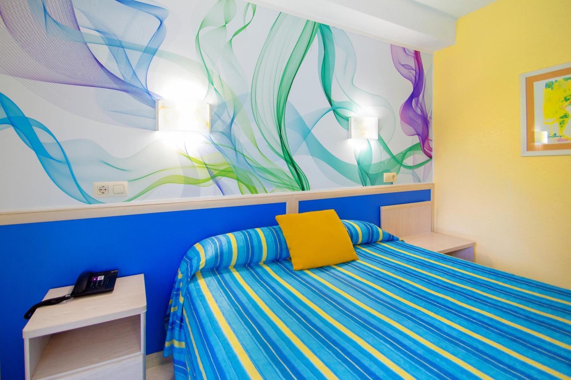 Hotel Servigroup Rialto Бенидорм Номер фото